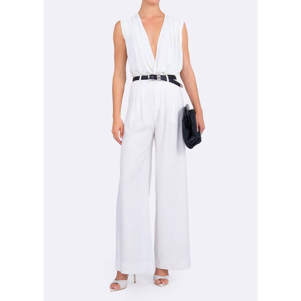 NEW NONCHALANT LABEL jenna sleeveless v-neck top in white